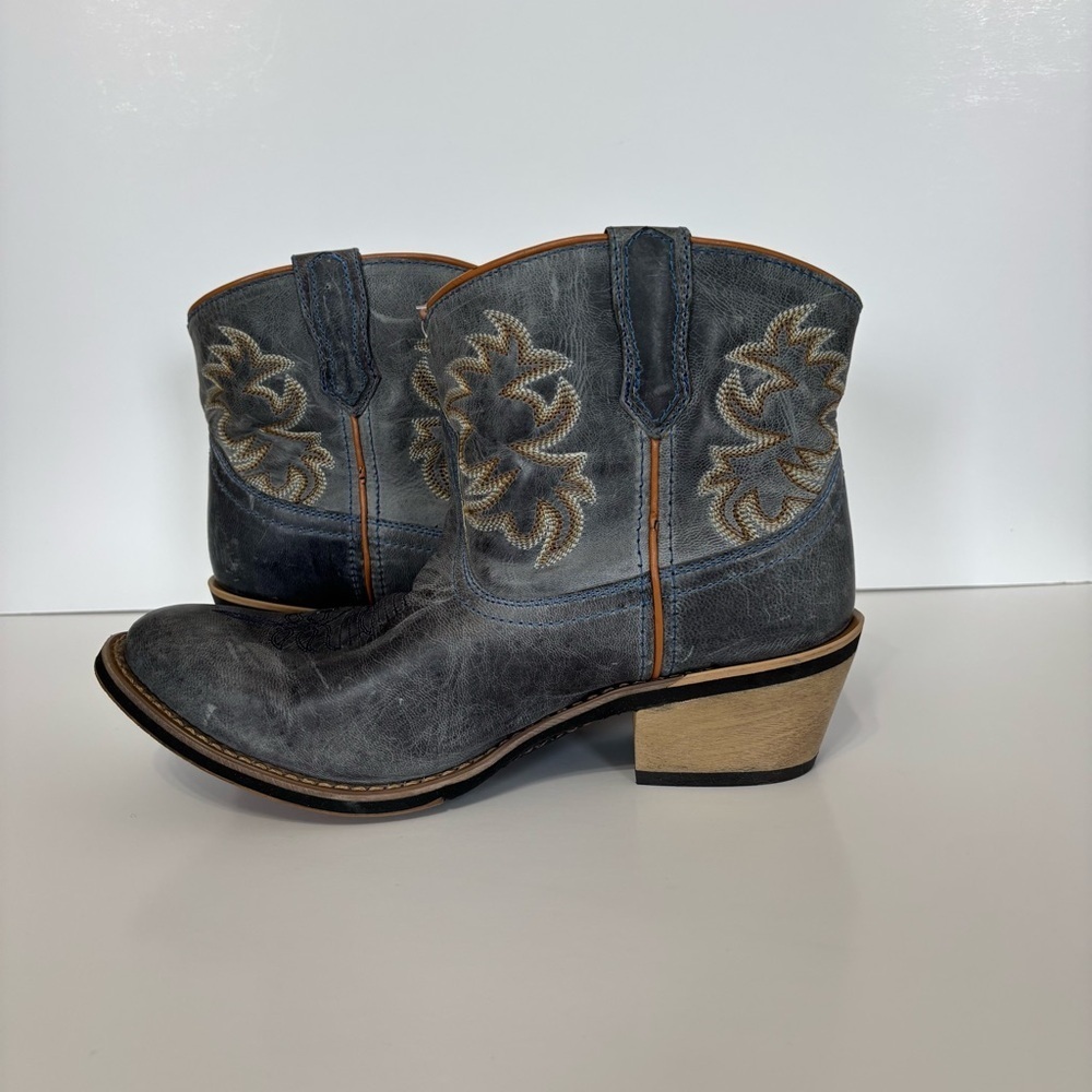 Laredo Sapphire Leather Embroidered Women's
Cowboy Booties Blue / Grey
Size‎ 9 - Picture 2 of 6